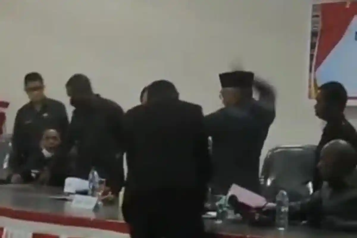 Polisi Tetapkan Wakil Ketua Dewan Jadi Tersangka, Kasus Pukul Ketua Saat Sidang Paripurna