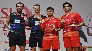 g-Leo-Rolly-Carnando-kedua-dari-kanan-dan-Daniel-Marthin-35635434.jpg
