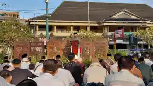 21032026-salat-idulfitri-bupati-banyumas-di-alun-alun-purwokerto.jpg