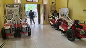 Bengkulu-Tengah-Segera-Salurkan-Bantuan-Handtracktor-dan-Power-Thresher-dari-Kementan.jpg