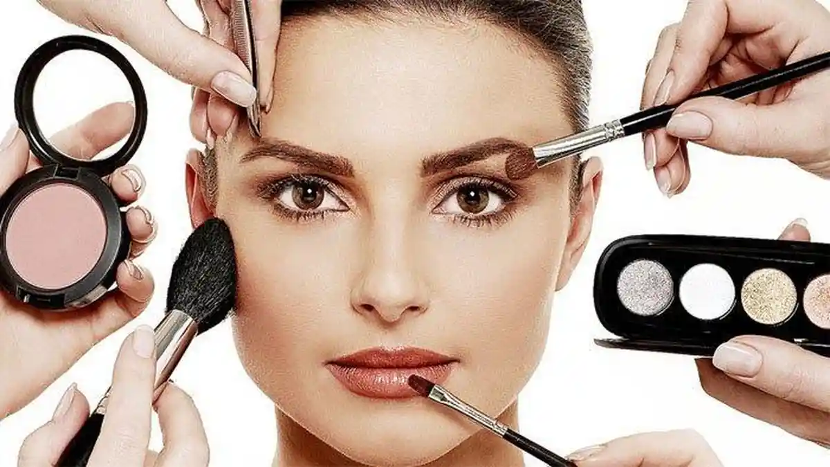Apa yang Terjadi Jika Nekat Memakai Makeup yang Sudah Kedaluwarsa? Simak Ulasan Berikut