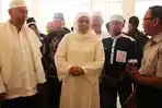 Hadiri Peresmian Unit Usaha di Ponpes Bahrul Maghfiroh, Khofifah Singgung Korupsi DPRD Kota Malang