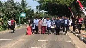 Hendri-Susanto-Mukhlis-mendaftar-di-hari-ketiga-pembu.jpg