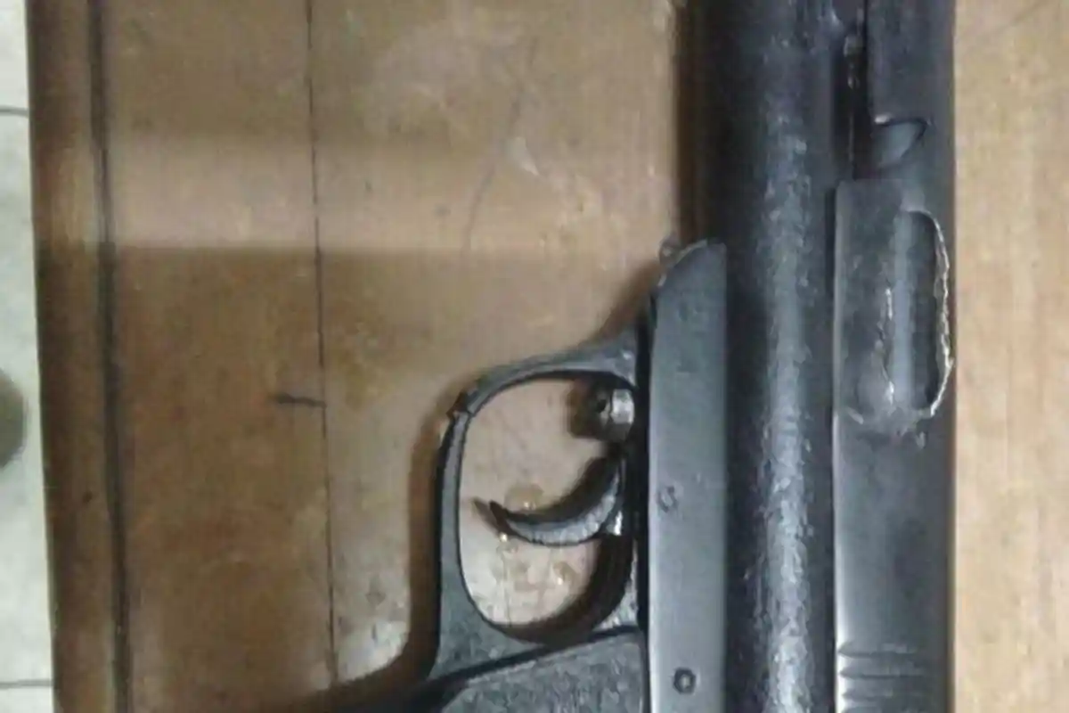 Dua Pemuda Bawa Senpi Rakitan di Halte Bus