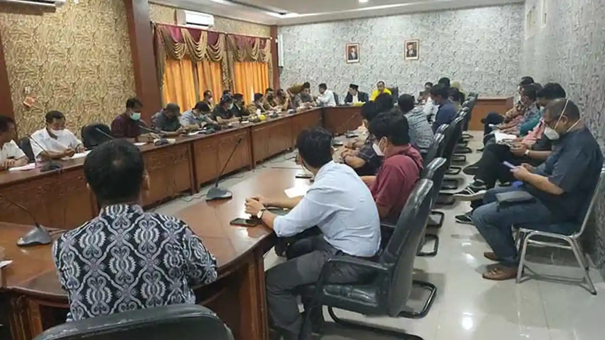 Polemik Harga Sawit, DPRD Pelalawan Panggil 19 Perusahaan Sawit Pemilik PMKS, Ini Hasilnya