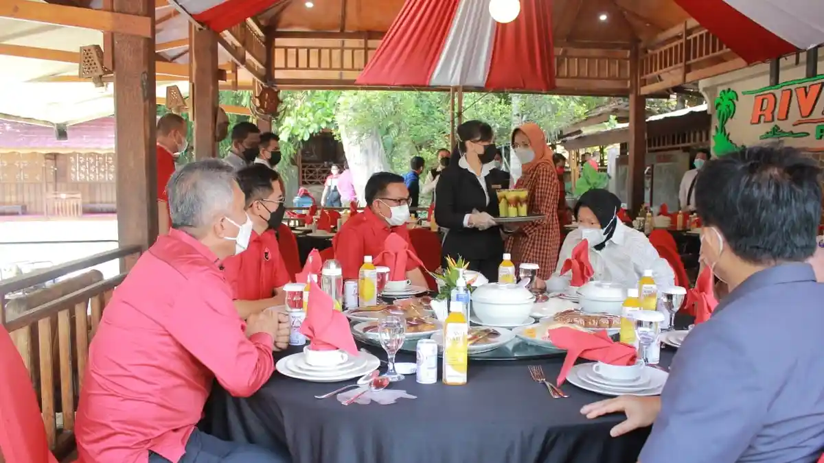 Mensos Risma Minta Wali Kota Bitung Maurits Mantiri dan Wakilnya Hengky Honandar Gerak Cepat