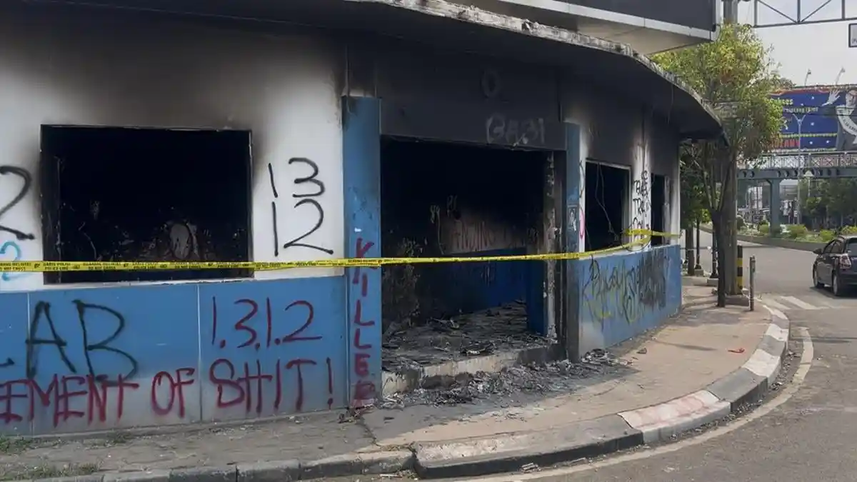 Usai Dibakar Massa Aksi, Pos Polisi Ciceri Kota Serang Dipasang Garis Polisi