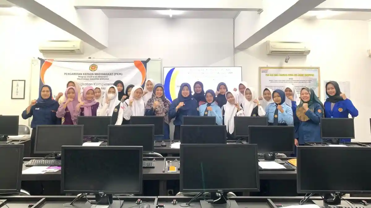 Tingkatkan Kompetensi Siswa SMK, Prodi Akuntansi Poltek Harber Gelar Pelatihan Software Accurate