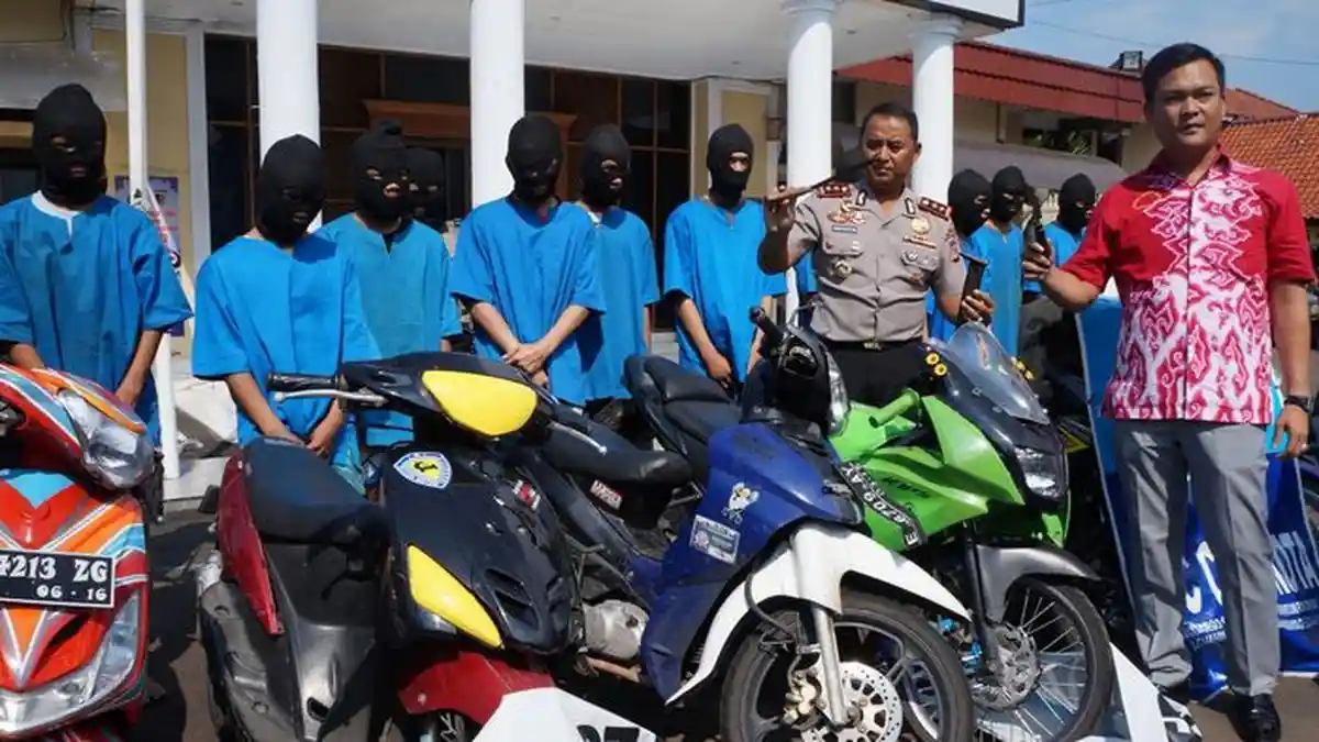 Dor! Petugas Tembak Geng Motor yang Menelanjangi Anggota Polisi