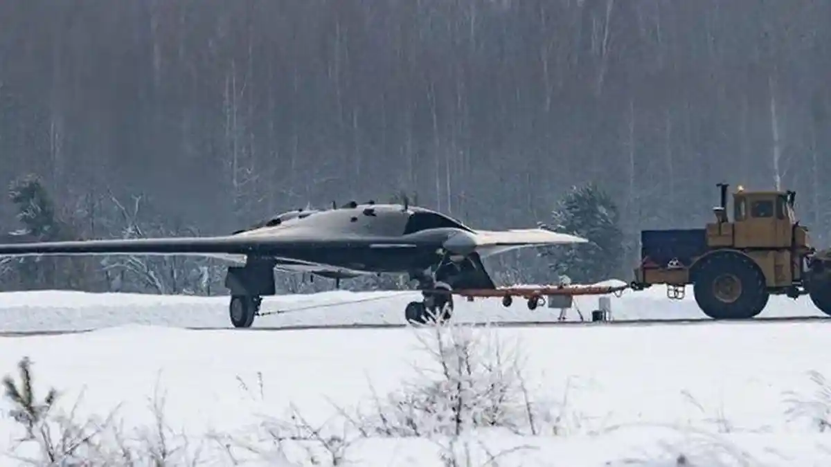 Drone Tempur Rusia yang ''Dirahasiakan'' Itu Tertangkap Kamera di Siberia