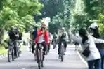 Jokowi Bersepeda Keliling 