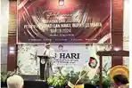 Ketua-KPU-Lembata-Hermanus-Haron-Tadon-membawakan-sambutan-dalam-kegiatan-peluncuran.jpg