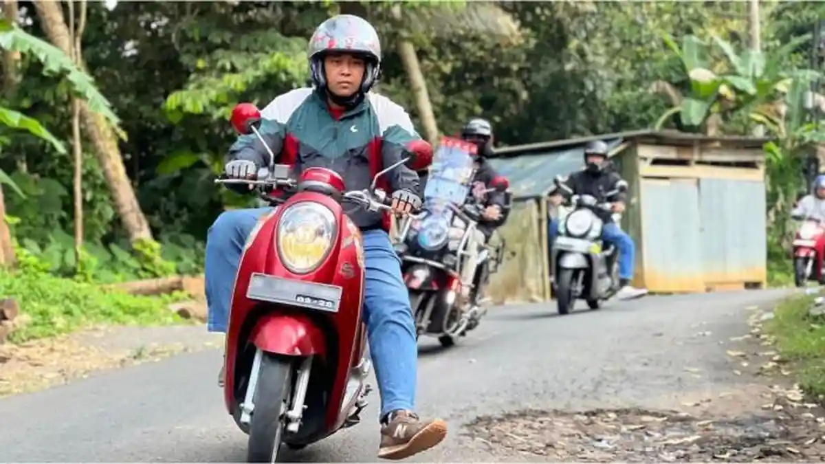 Cara Aman Melewati Lubang Jalan yang Tidak Sempat Terhindari