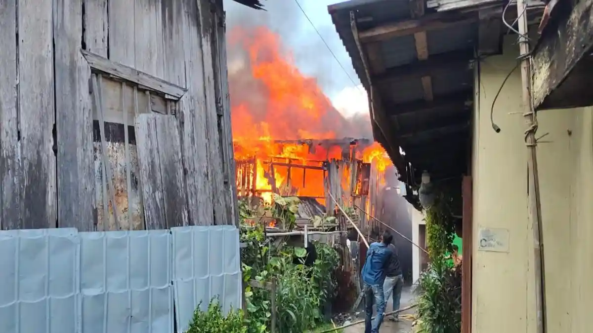 Breaking News: Kebakaran di 8 Ulu Palembang, Api Membara di Kawasan Padat Penduduk