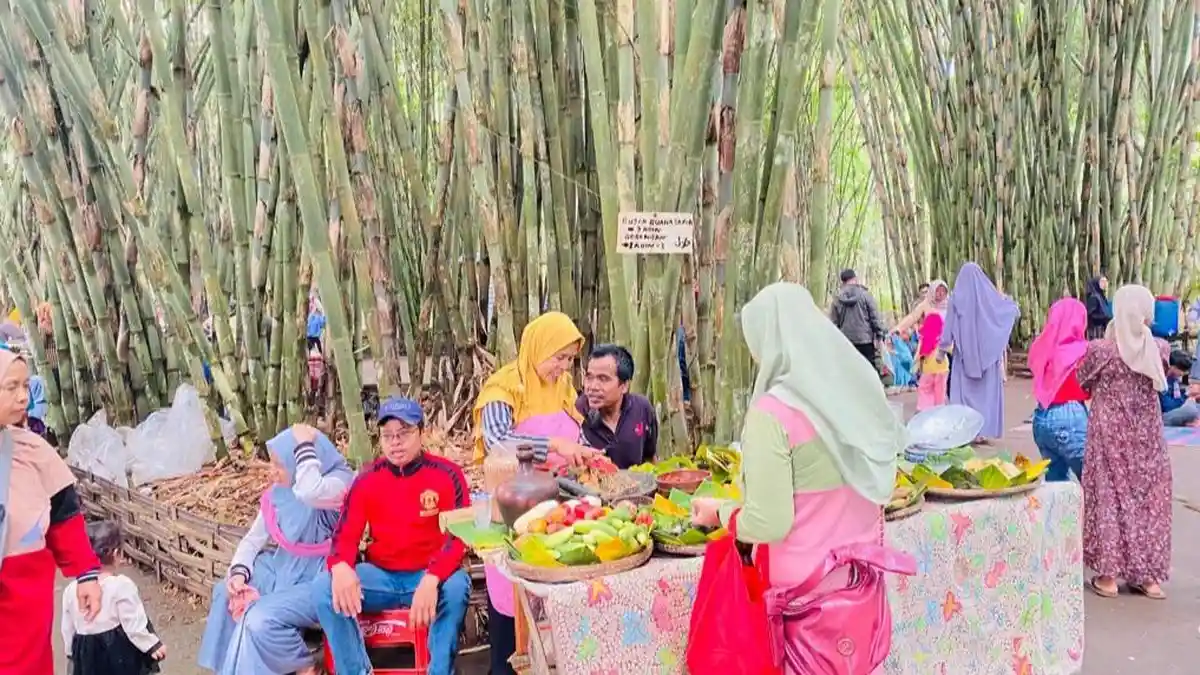 Daftar Menu dan Harga di Wisata Pasar Slumpring Cempaka Bumijawa Tegal, Jajan Kuliner di Kebun Bambu