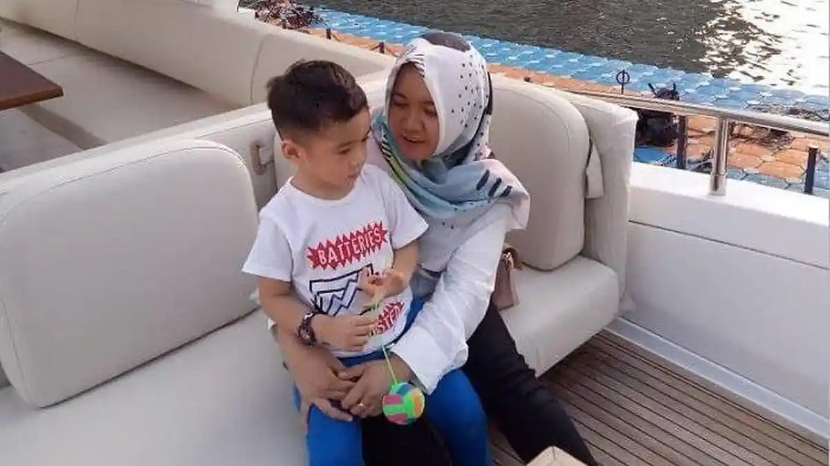 Gembiranya Rafathar Saat Kembali Bertemu Mbak Lala Sang Pengasuh