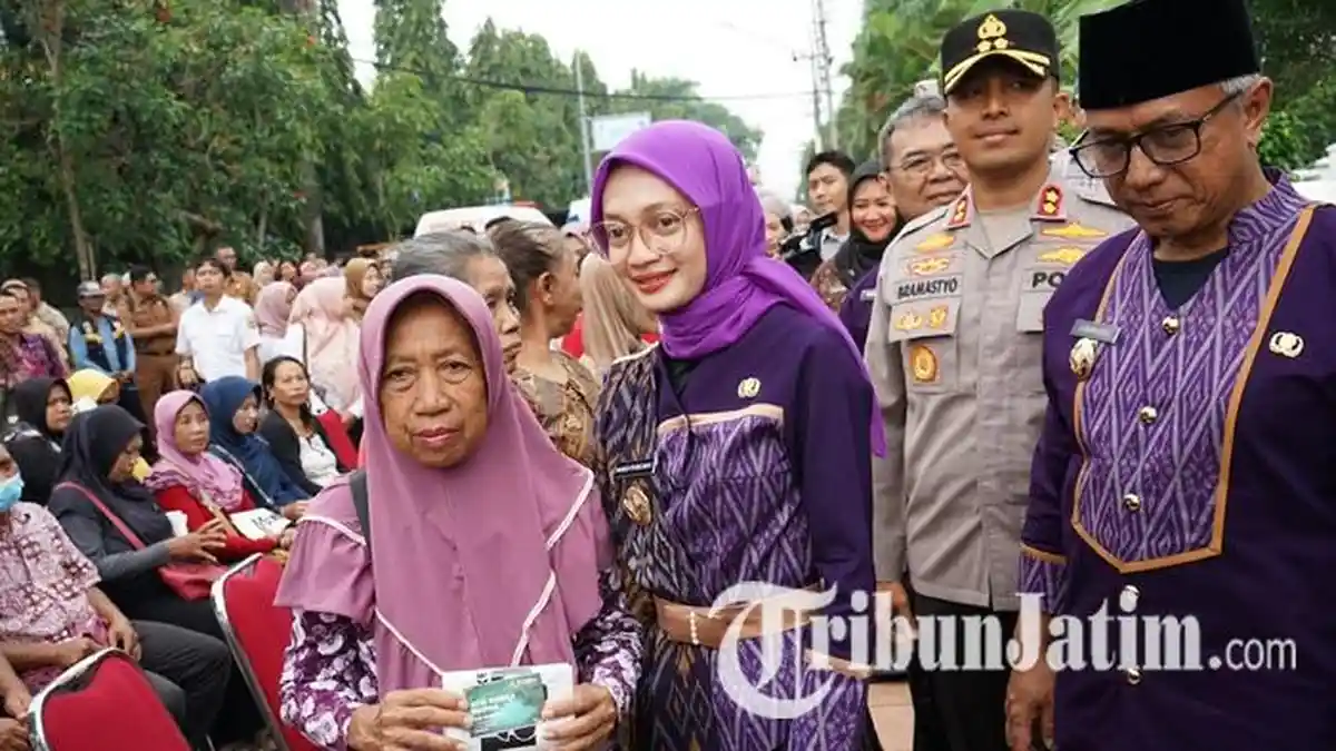 Hadirkan Inovasi Bansos Modern di Kediri, Wali Kota Vinanda Launching ATM Beras Mapan