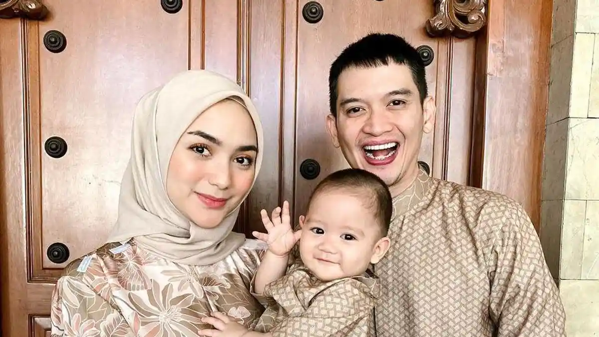 Kompak dan Senada, Ini Kumpulan Seragam Para Seleb Saat Rayakan Lebaran