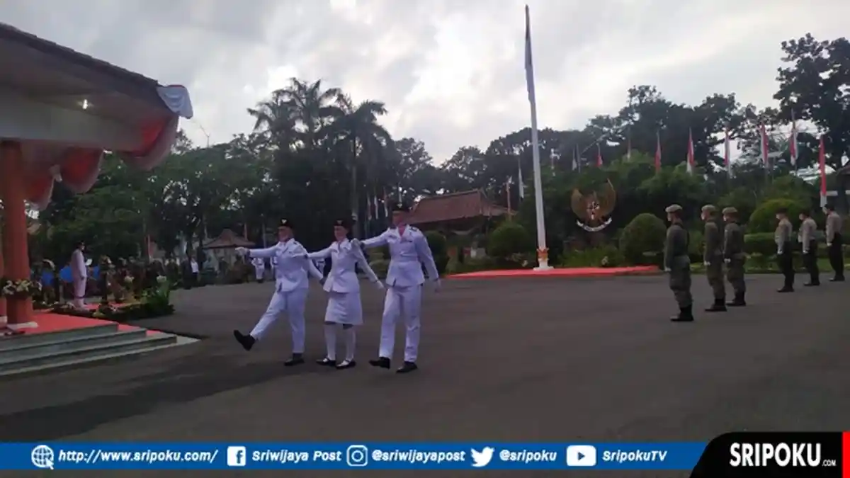 UPACARA HUT RI ke 75 di Rumah Dinas Walikota Palembang, Prosesi Singkat 15 Menit Tanpa Amanat Irup