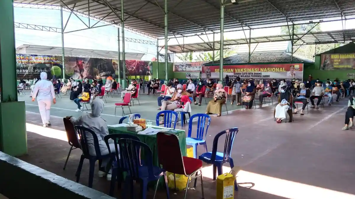 Pelajar MAN 2 Kota Jambi Antusias Ikuti Vaksinasi Massal Korem 042/Gapu