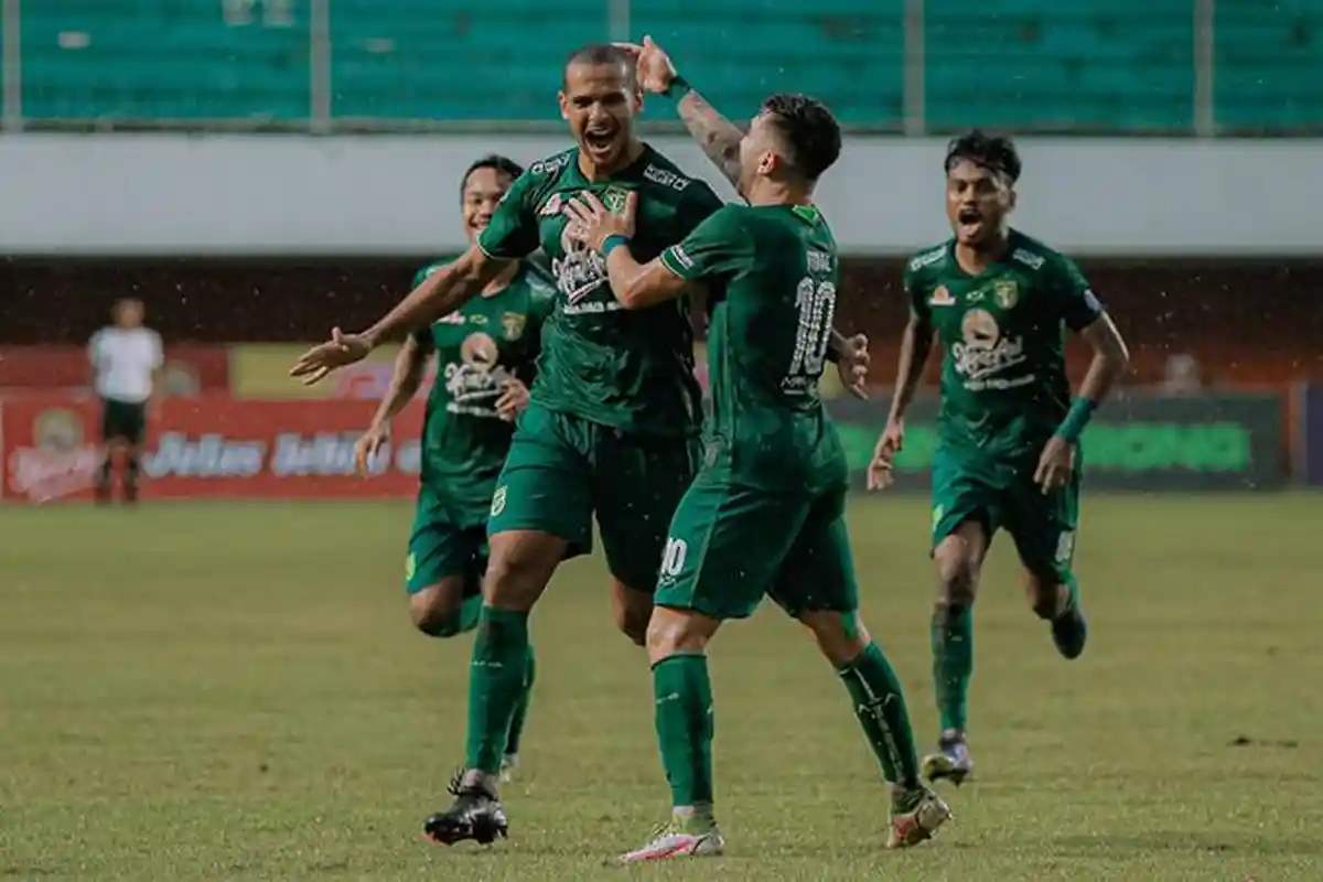 Hasil Skor Persib vs Persebaya Surabaya: Leo Lelis Pecah Kebuntuan, Bajul Ijo Unggul Babak I