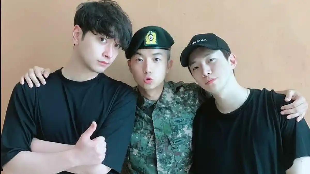 Chansung Dan Junho 2PM Goda Wooyung Gigit Bibir Agar Tak Menangis Saat Ikut Wajib Militer