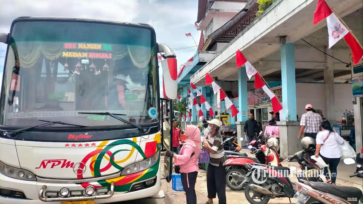Harga BBM Naik, Tarif Angkutan Umum di Terminal Simpang Aur Bukittinggi tak Stabil