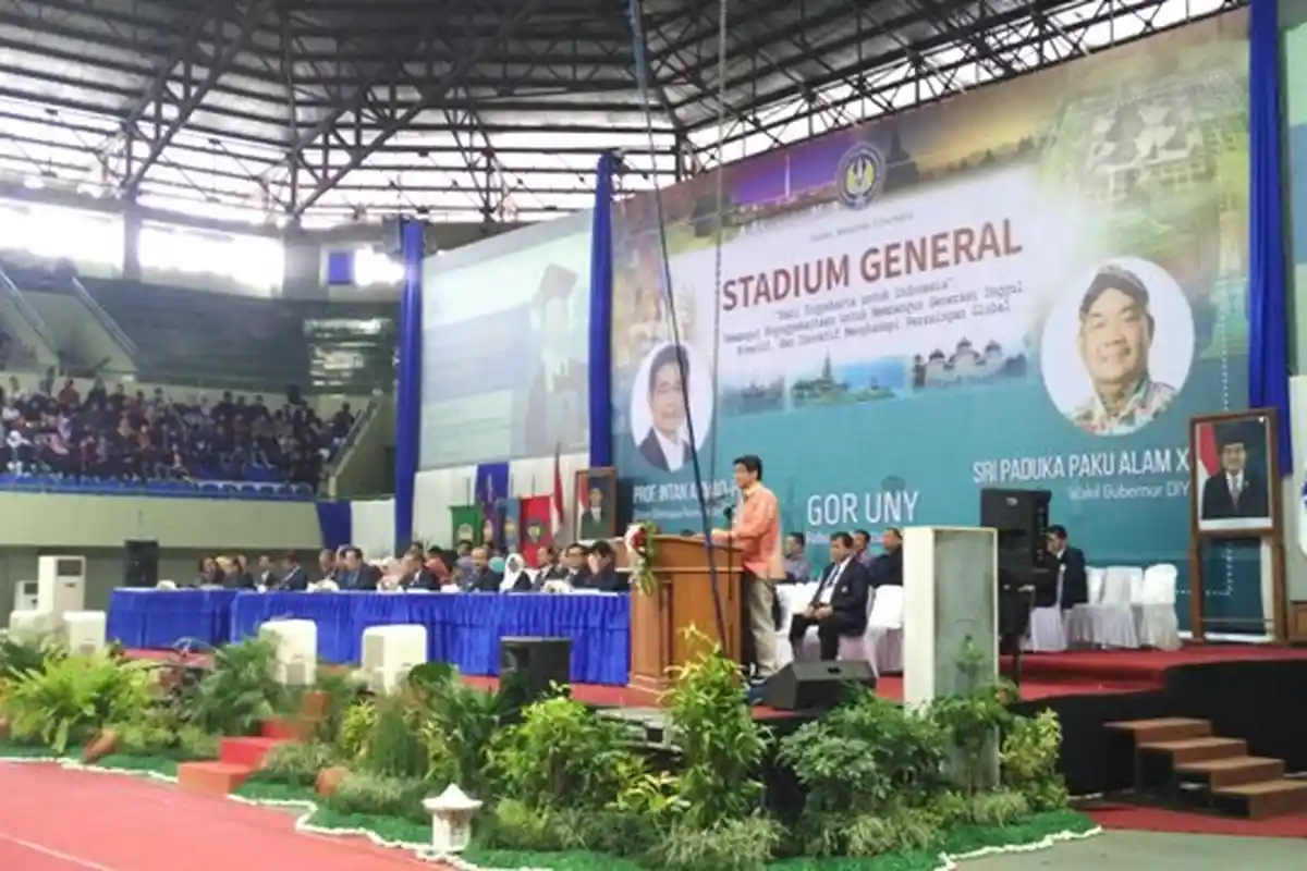 Ribuan Mahasiswa Baru UNY Ikuti Stadium General oleh Kemenristekdikti