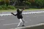 Demonstran Kembali Bentrok Tolak UU Cipta Kerja