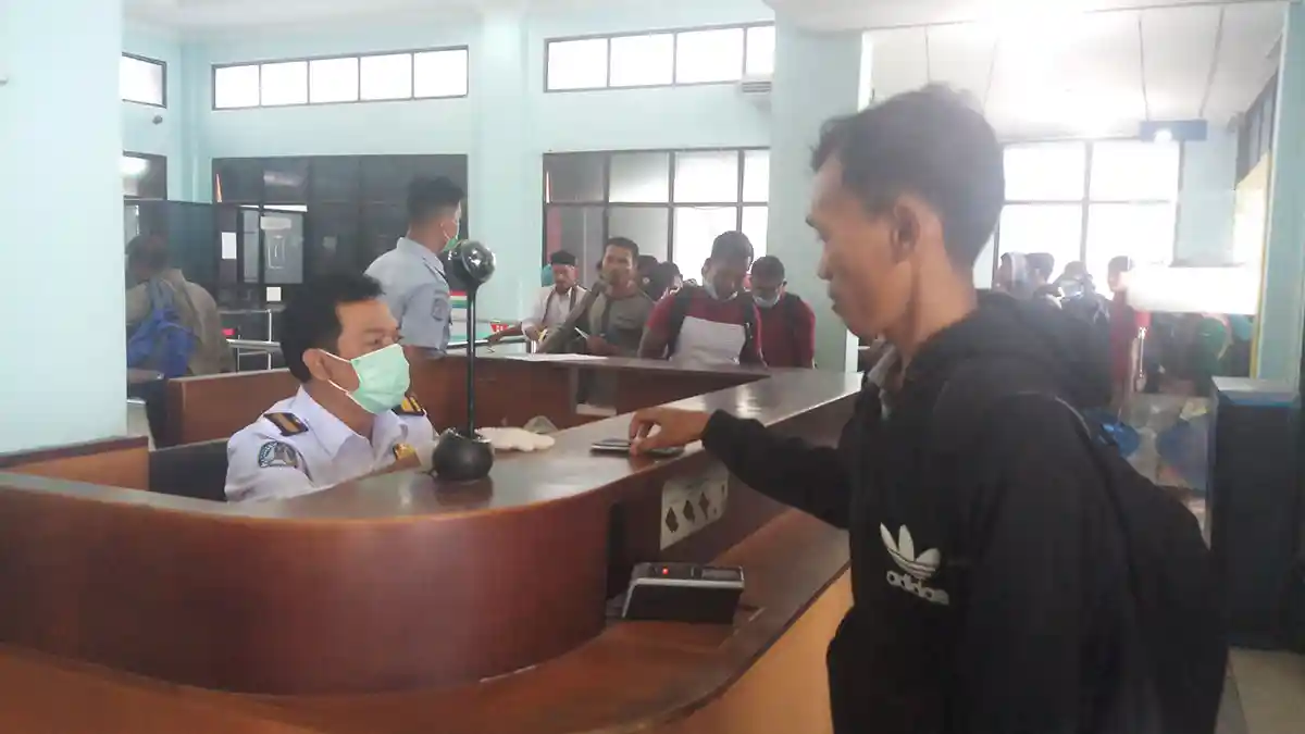 Imigrasi Batam: 23 Hari Green Lane, Baru 1 WNA Singapura yang ke Indonesia, Normalnya 4000 per Hari - aktivitas-di-pelabuhan-internasional-karimun.jpg