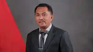 Karier-Johanis-Pilat-dimulai-pada-tahun-1998-sebagai-sopir-di-Kantor-Camat.jpg