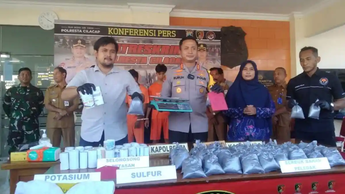 Polisi Temukan 59,5 Kilogram Bahan Peledak di Kedungreja Cilacap