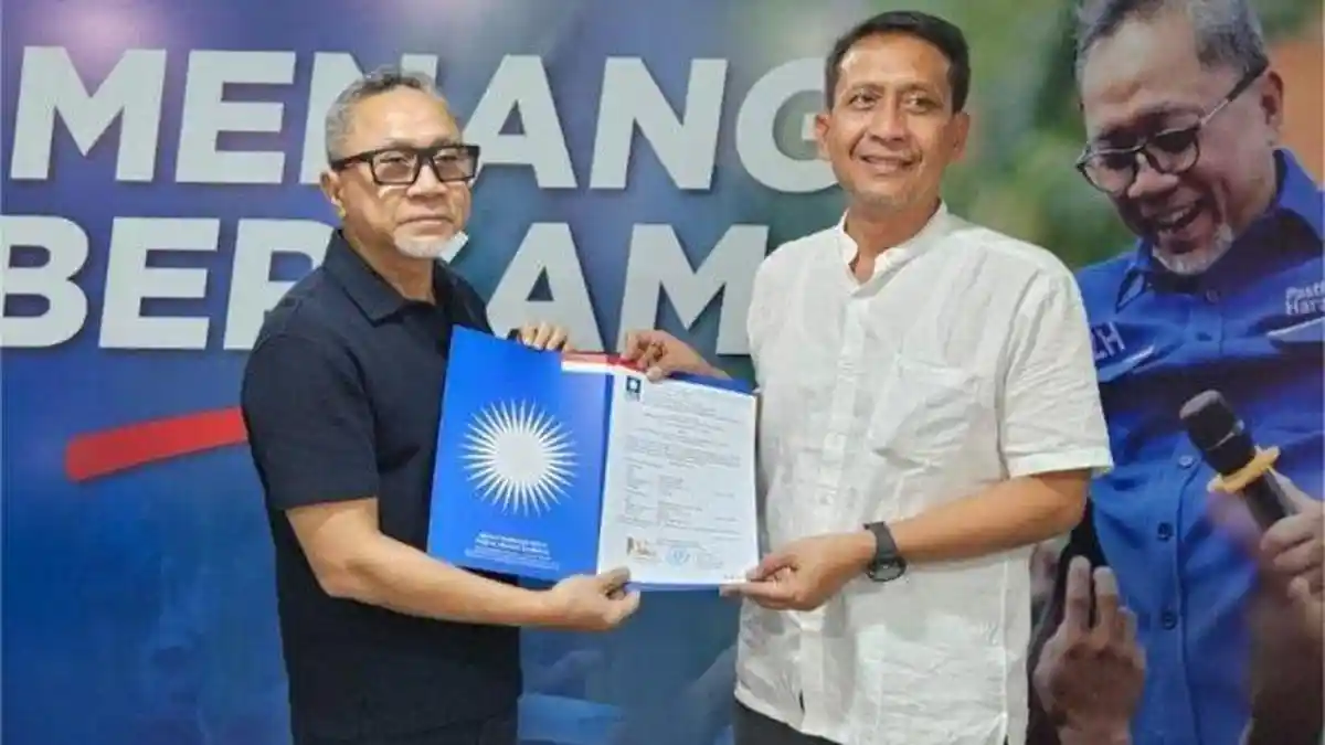 Ketum PAN Zulhas Beri Surat Rekomendasi ke Pasangan Setyo-Azizah Maju Pilkada Bojonegoro 2024