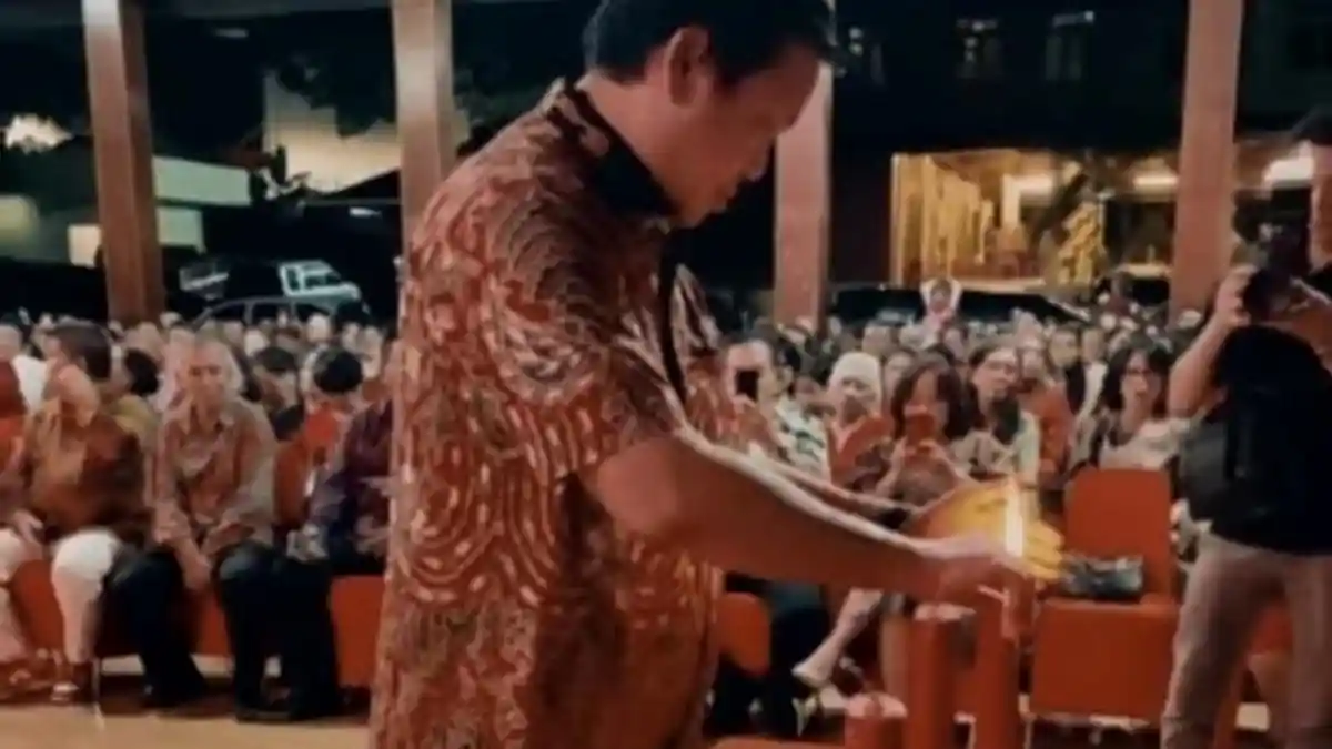 Wagub Sulawesi Utara Steven Kandouw Pasang Lilin Natal: Mari Torang Baku Bae Baku Sayang