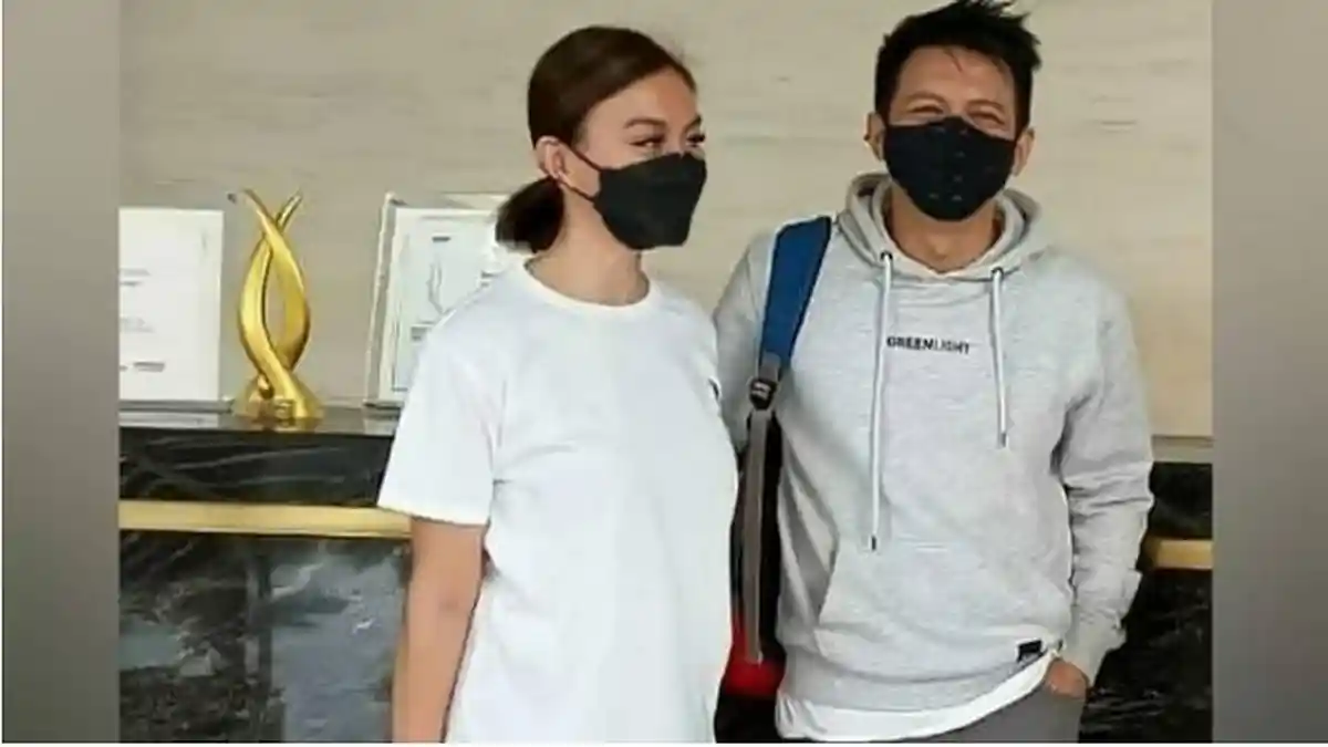 Kabar Kedekatan dengan Ariel NOAH Semakin Panas, Komentar Melly Goeslaw Memancing, Agnez Mo: Kabur