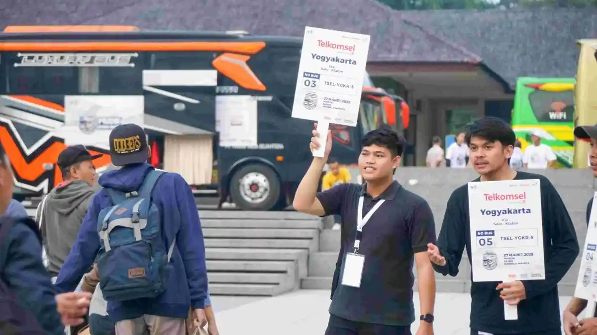 Telkomsel Berangkatkan 1.100 Pemudik Pekerja Informal melalui Program Mudik Hepi Telkomsel Poin 2025
