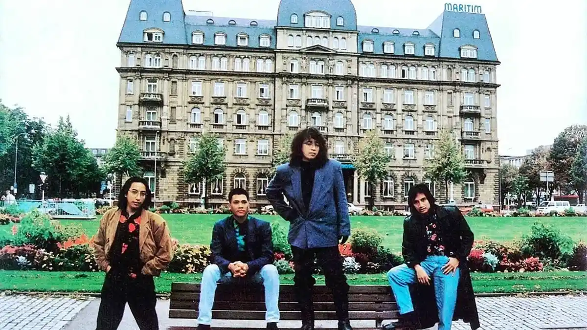 Lirik Lagu Romansa Kla Project Lengkap