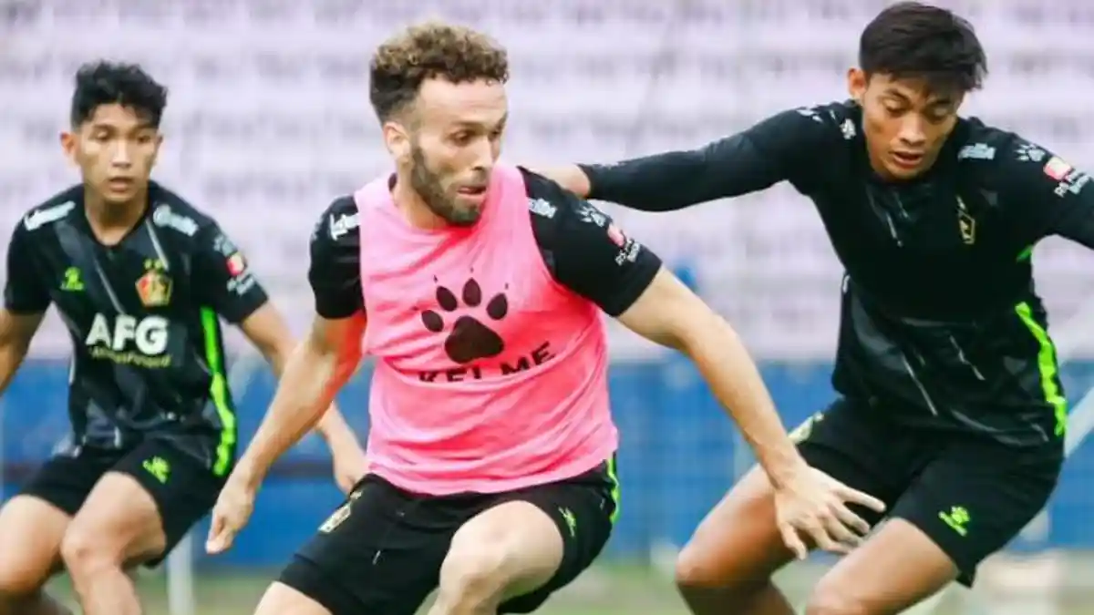 Arema vs Persik, Pelatih Macan Putih Buka Opsi Coret Ze Valente dari Line-up Utama