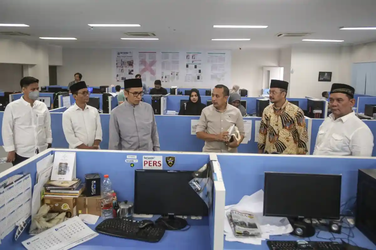 TGB: Saya Nyaman di Perindo, Tak Ada yang Bertentangan dengan Islam - tgb-kunjungi-ruang-redaksi-serambi.jpg