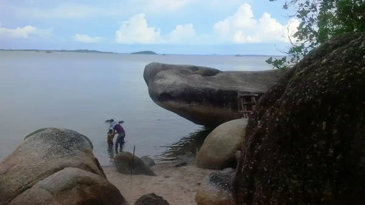 Batu Dinding Belinyu, Taman Indah di Tepi Teluk Kelabat