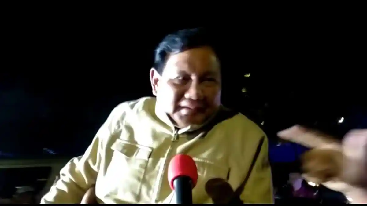 Usai Komentari Debat Cawapres, Prabowo Joget Gatot Kaca di Atas Mobilnya