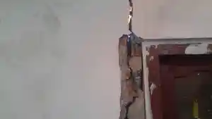 Rumah-RETAK-akibat-gempa-Situbondo.jpg