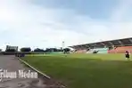 Sejumlah-warga-bermain-bola-di-Stadion-Teladan-Jalan-Stadion.jpg