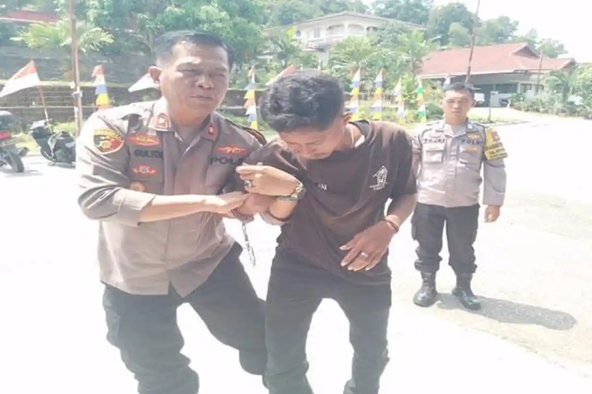 Kapolsek Sekupang Batam Beri Pelatihan Bela Diri ke Anggota Satkamling