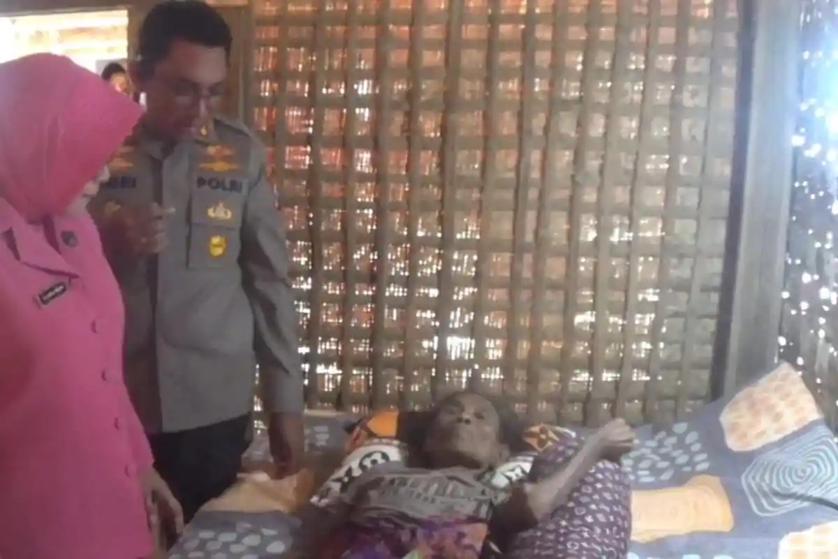 Nenek Buta dan Lumpuh Tinggal Sebatang Kara, Tidak Masuk Data Penanganan Kemiskinan Pemkab Bangkalan