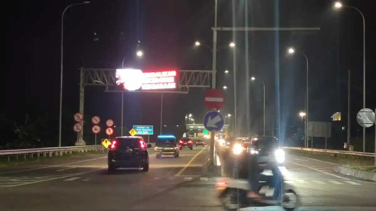 Volume kendaraan di Gerbang Tol Leces Mengalami Peningkatan Pada H-1 dan Lebaran