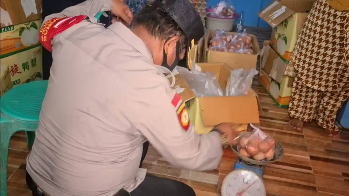 Sejumlah E-Warung Penyalur Bansos di Indramayu Disidak Polisi, Telur dan Beras Ditimbang, Ada Apa?