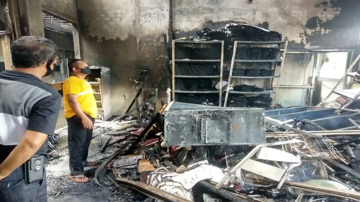 Sempat Terdengar Suara Ledakan, Kantor Pelayanan Pajak Lubuklinggau Terbakar