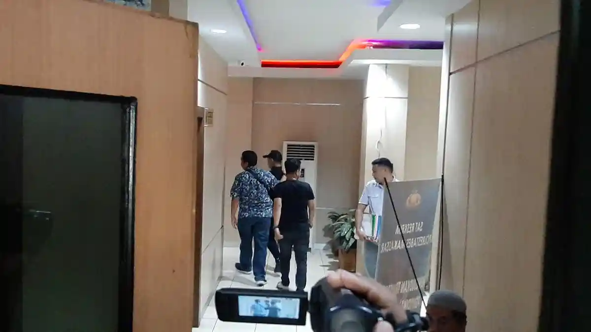 BREAKING NEWS: Anggota DPRD Makassar Rahmat Taqwa 'Bebas' dari Polrestabes, Ada Apa?