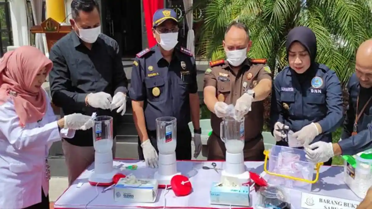 Gawat, Judi Online di Gresik Sudah Lampaui Kasus Narkoba, Kejari Musnahkan Barang Bukti 92 HP